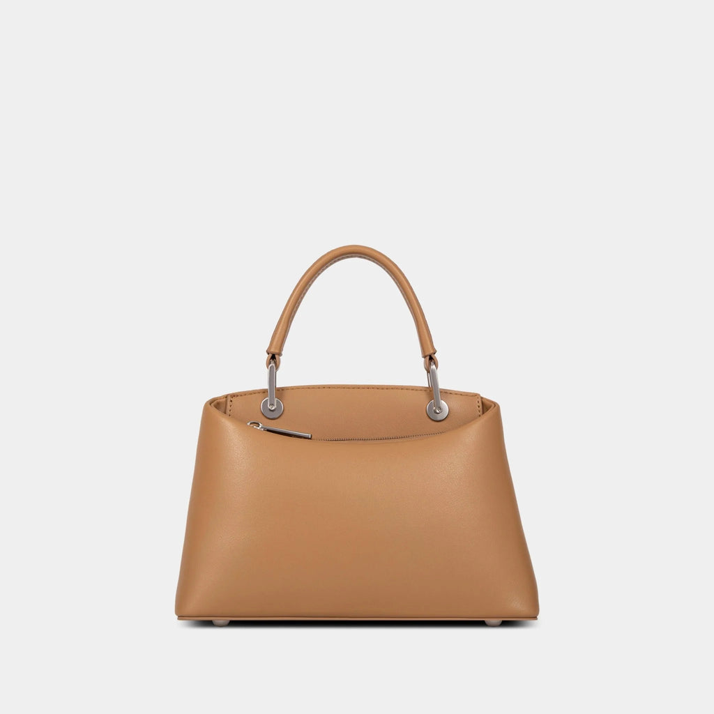 Sac à main avec nœud élégant et coffret cadeau fleuri